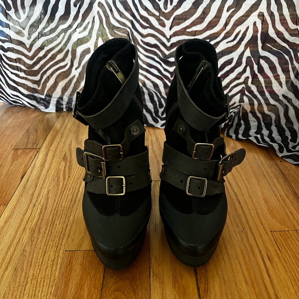 BURBERRY heels black suede/ genuine leather